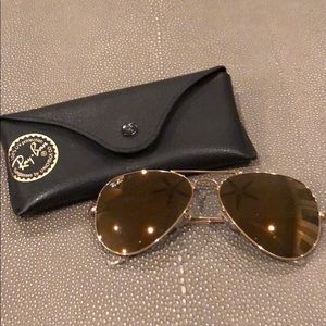 Ray-Ban RB3025 Gold Aviator in Medium